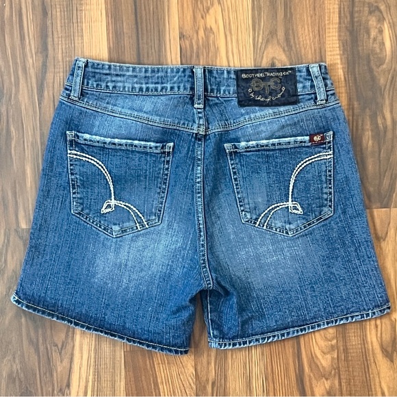 BootHeel Trading Co. Fairfax High Rise Slit Side Denim Jean Shorts – Size 27 - Picture 6 of 16